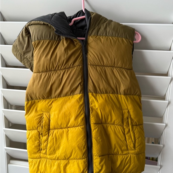 Assorted Sweaters and Jackets Collection - Picture 9 of 14